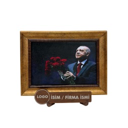 İpek Kadife Masaüstü Karanfillerle Recep Tayyip Erdoğan
