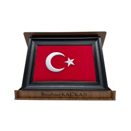 Ahşap Kutulu Nakış İşlemeli Türk Bayrağı Siyah Çerçeve